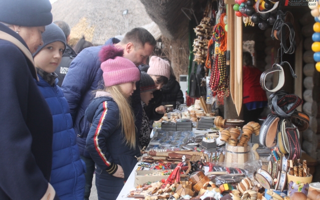 Запорожцы отпраздновали Масленицу на Хортице (ФОТО) Фото № 4 Запорожцы отпраздновали Масленицу на Хортице (ФОТО) Фото № 4