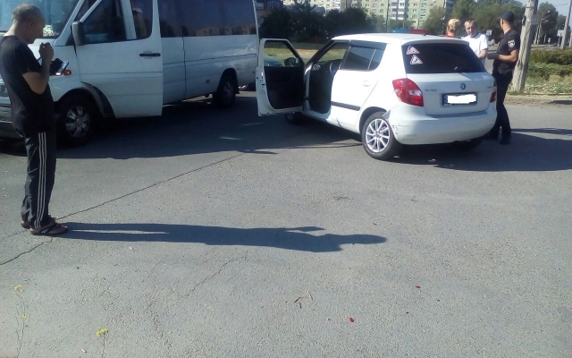 В Запорожье женщина за рулем устроила аварию (ФОТО) Фото № 4 В Запорожье женщина за рулем устроила аварию (ФОТО) Фото № 4