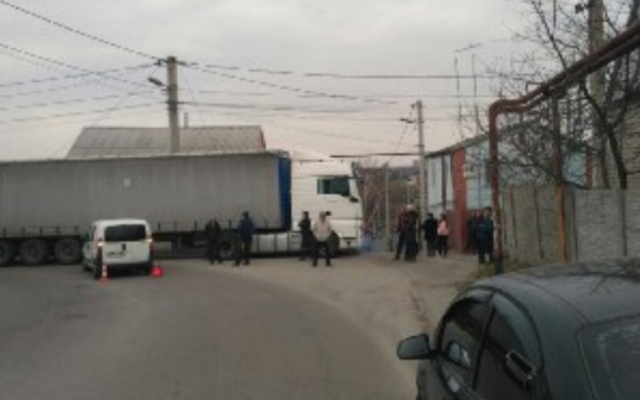 В Запорожье ДТП: Один из автомобилей перевернулся (ФОТО) Фото № 0 В Запорожье ДТП: Один из автомобилей перевернулся (ФОТО) Фото № 0