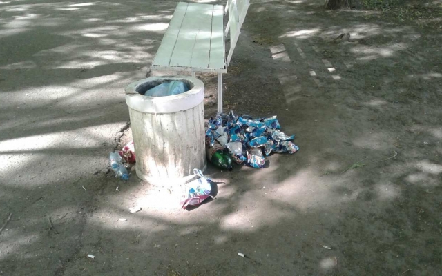 Жители Запорожской области изрядно насвинячили в городском парке (ФОТО) Фото № 2 Жители Запорожской области изрядно насвинячили в городском парке (ФОТО) Фото № 2