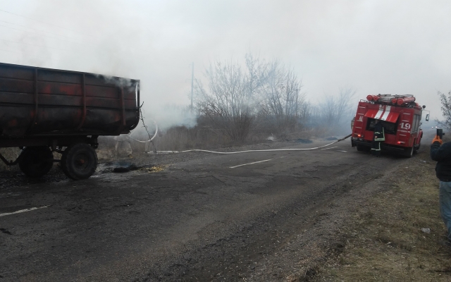 В Запорожской области сгорел прицеп с сеном прямо на дороге (ФОТО) Фото № 0 В Запорожской области сгорел прицеп с сеном прямо на дороге (ФОТО) Фото № 0