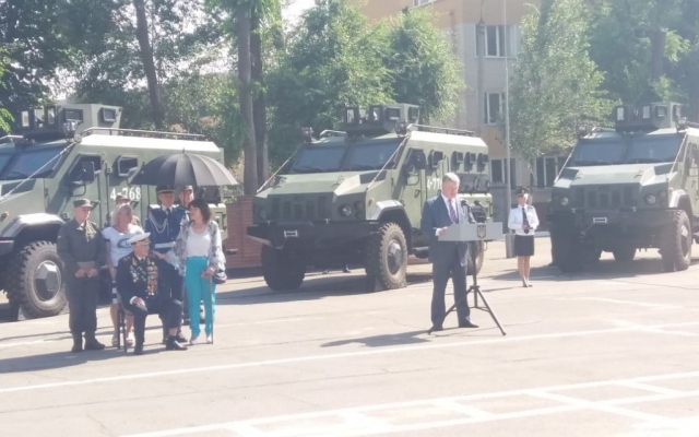 Стало известно, что говорил Порошенко в воинской части Запорожья (ВИДЕО) Фото № 2 Стало известно, что говорил Порошенко в воинской части Запорожья (ВИДЕО) Фото № 2