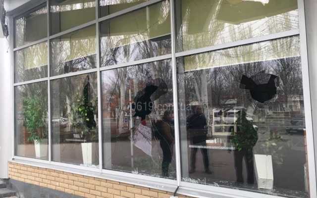 В Запорожской области неизвестные напали на кафе В Запорожской области неизвестные напали на кафе