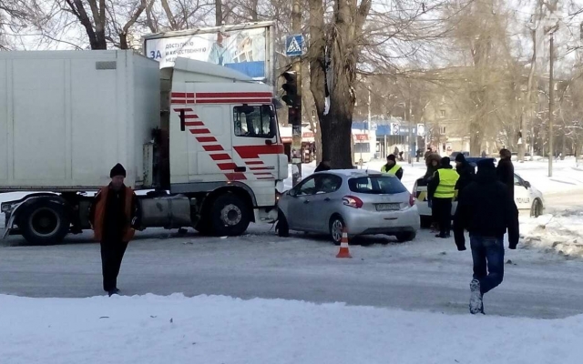В центре Запорожья образовалась пробка Фото № 0 В центре Запорожья образовалась пробка Фото № 0