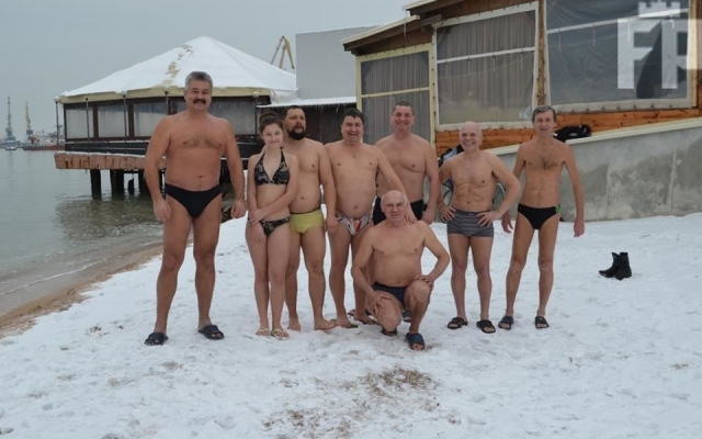 Запорожские моржи праздновали Запорожские моржи праздновали