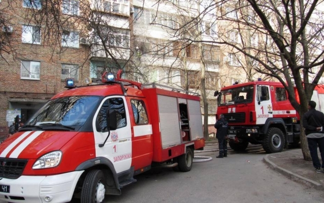 Спасатель, находясь не на службе, вынес запорожанку из задымленной квартиры на руках (ФОТО) Фото № 5 Спасатель, находясь не на службе, вынес запорожанку из задымленной квартиры на руках (ФОТО) Фото № 5