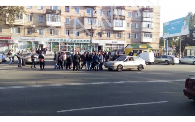 В Запорожской области толпа едва не разорвала автомобилиста, который сбил ребёнка (ФОТО) Фото № 1 В Запорожской области толпа едва не разорвала автомобилиста, который сбил ребёнка (ФОТО) Фото № 1