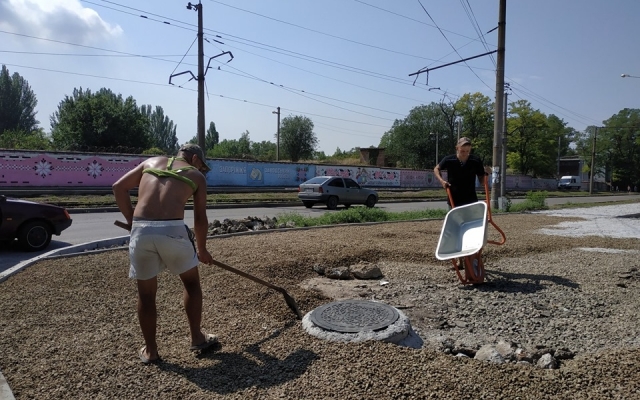 В Заводском района Запорожья меняют меняют бордюры и покрытие Фото № 0 В Заводском района Запорожья меняют меняют бордюры и покрытие Фото № 0