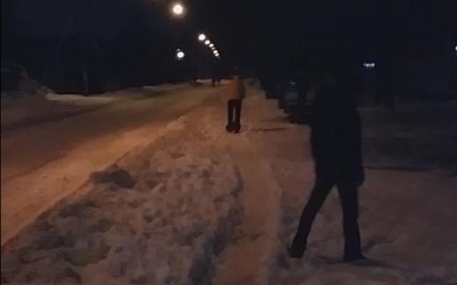 Запорожцы не дождались коммунальщиков: Вышли сами убирать дворы (ФОТО) Фото № 0 Запорожцы не дождались коммунальщиков: Вышли сами убирать дворы (ФОТО) Фото № 0