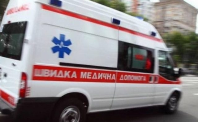 В Запорожье в яме застряла карета В Запорожье в яме застряла карета
