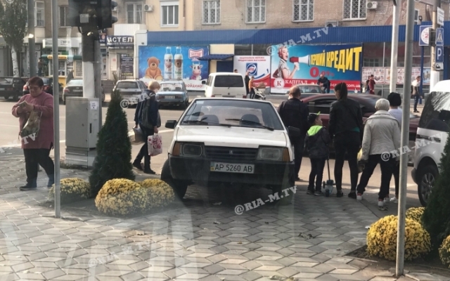 В сети в очередной раз прославили автохама (ФОТО) Фото № 2 В сети в очередной раз прославили автохама (ФОТО) Фото № 2