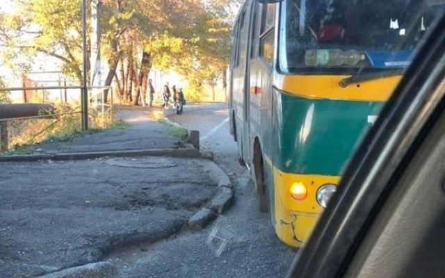 В Запорожье произошло ДТП с автобусом перед мостом (ФОТО) Фото № 0 В Запорожье произошло ДТП с автобусом перед мостом (ФОТО) Фото № 0