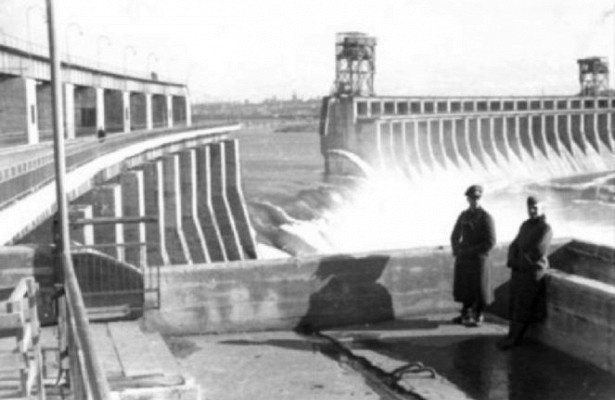 Минута истории: 18 августа 1941 года в Запорожье сотрудники НКВД подорвали плотину Днепровской ГЭС Фото № 0 Минута истории: 18 августа 1941 года в Запорожье сотрудники НКВД подорвали плотину Днепровской ГЭС Фото № 0