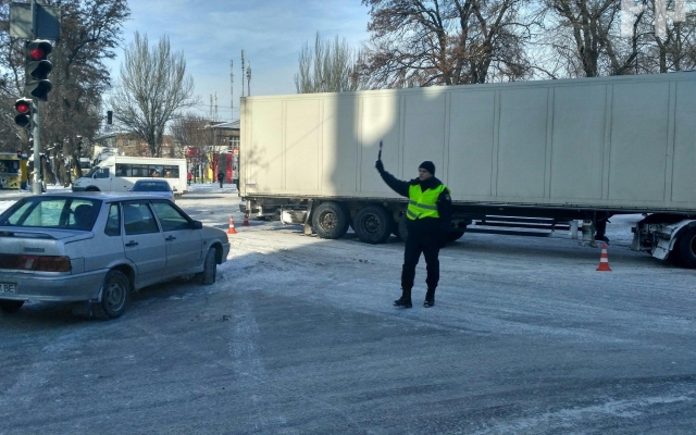 В центре Запорожья образовалась пробка Фото № 4 В центре Запорожья образовалась пробка Фото № 4