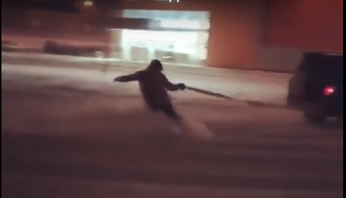 Горожане занялись странным спортом прямо на улице (ВИДЕО) Фото № 5 Горожане занялись странным спортом прямо на улице (ВИДЕО) Фото № 5