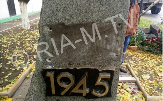 В Запорожской области с памятника советским солдатам сорвали надпись Фото № 1 В Запорожской области с памятника советским солдатам сорвали надпись Фото № 1