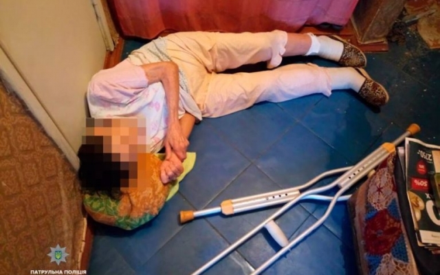 Полицейским пришлось выбивать дверь в квартиру (ФОТО) Фото № 1 Полицейским пришлось выбивать дверь в квартиру (ФОТО) Фото № 1
