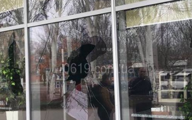 В Запорожской области неизвестные напали на кафе В Запорожской области неизвестные напали на кафе
