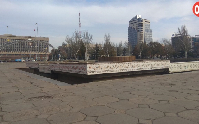 В центре Запорожья рушится плитка (ФОТО) Фото № 14 В центре Запорожья рушится плитка (ФОТО) Фото № 14