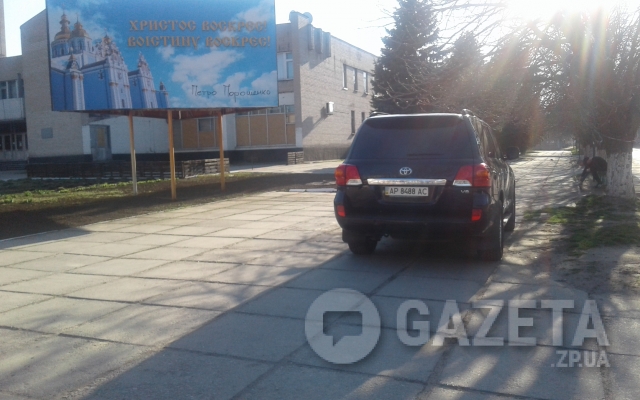 Наглые водители демонстрируют Наглые водители демонстрируют