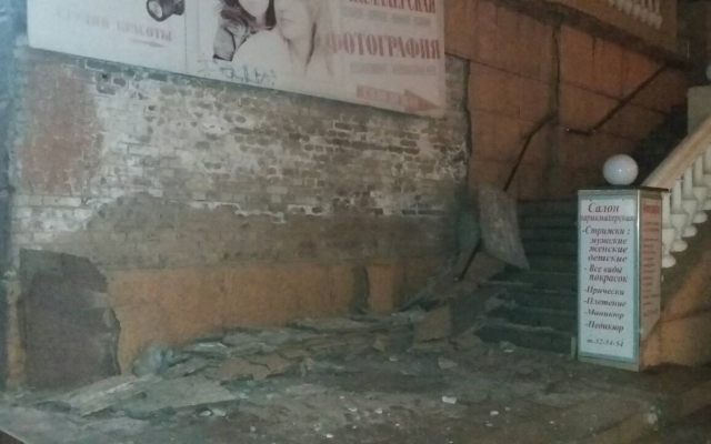 В центре Запорожья от дома отвалилась стена (ФОТО) Фото № 0 В центре Запорожья от дома отвалилась стена (ФОТО) Фото № 0