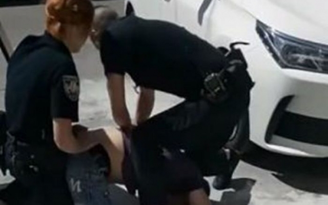 Кино для взрослых снимали? Запорожские полицейские попали в скандал (ВИДЕО) Фото № 0 Кино для взрослых снимали? Запорожские полицейские попали в скандал (ВИДЕО) Фото № 0