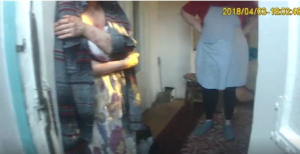 Запорожанка побила соперницу табуретом по голове: Полиция опубликовала видео Фото № 0 Запорожанка побила соперницу табуретом по голове: Полиция опубликовала видео Фото № 0
