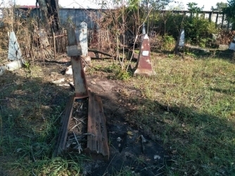 Время и вандалы разрушают старое кладбище в Мелитополе (ФОТО) Фото № 0 Время и вандалы разрушают старое кладбище в Мелитополе (ФОТО) Фото № 0