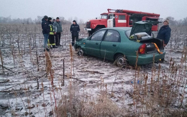 На запорожской трассе машина На запорожской трассе машина