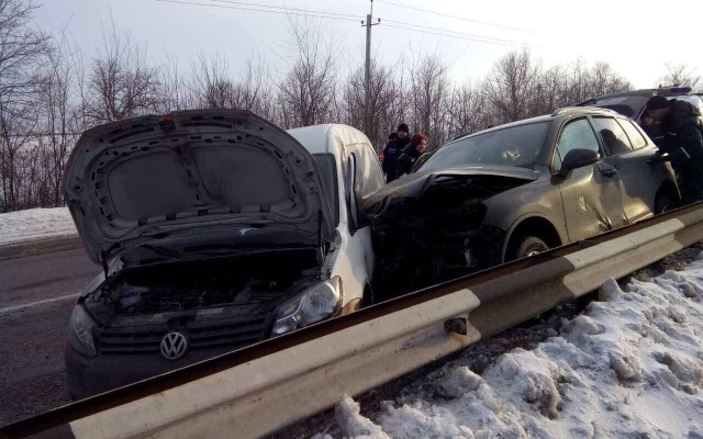 ДТП на трассе Днепр-Запорожье: водителя вырезали из машины Фото № 2 ДТП на трассе Днепр-Запорожье: водителя вырезали из машины Фото № 2