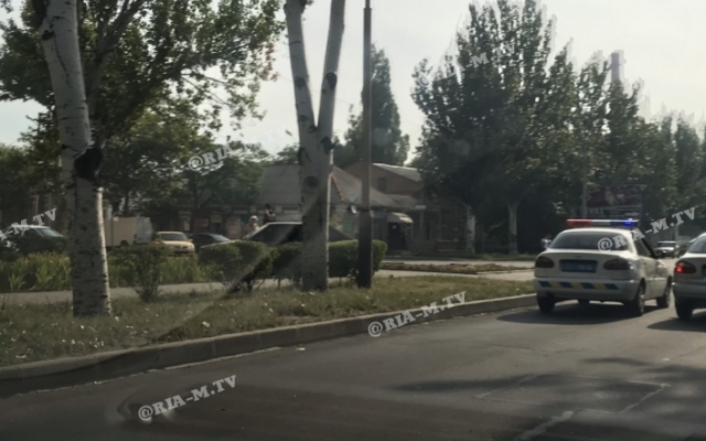В Запорожской области автомобиль влетел на тротуар (ФОТО) Фото № 1 В Запорожской области автомобиль влетел на тротуар (ФОТО) Фото № 1