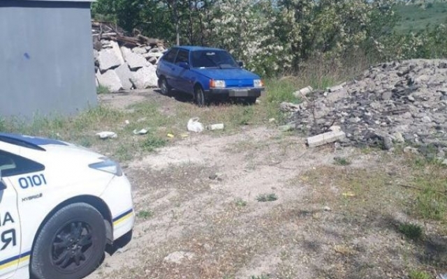 В Запорожье неизвестные топтались по угнанному автомобилю (ФОТО) Фото № 0 В Запорожье неизвестные топтались по угнанному автомобилю (ФОТО) Фото № 0