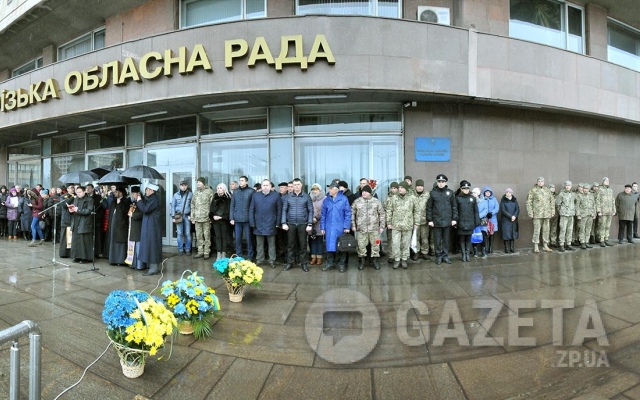 Запорожцы митинговали на площади Фестивальной (ФОТО) Фото № 7 Запорожцы митинговали на площади Фестивальной (ФОТО) Фото № 7