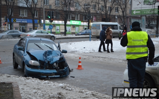 В сети появились фото сегодняшней аварии с пострадавшими в центре Запорожья Фото № 1 В сети появились фото сегодняшней аварии с пострадавшими в центре Запорожья Фото № 1