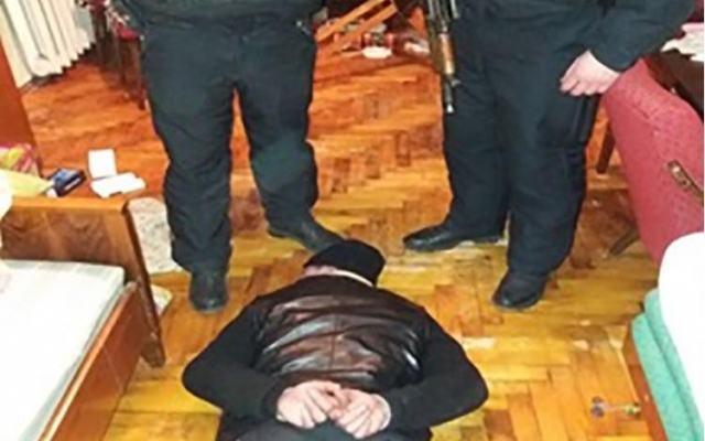 На Космосе задержан вор во время ограбления квартиры (ФОТО) Фото № 1 На Космосе задержан вор во время ограбления квартиры (ФОТО) Фото № 1