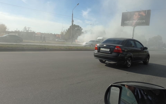 ЧП на дороге: На Набережной магистрали пылал автомобиль (ФОТО, ВИДЕО) Фото № 2 ЧП на дороге: На Набережной магистрали пылал автомобиль (ФОТО, ВИДЕО) Фото № 2