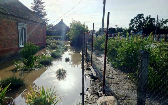 Под Запорожьем за час выпала месячная норма: уровень воды достигал метра (ФОТО) Фото № 0 Под Запорожьем за час выпала месячная норма: уровень воды достигал метра (ФОТО) Фото № 0