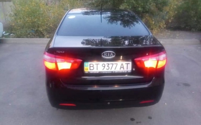 В Запорожье со двора угнали автомобиль «Kia Rio»: просят помощи в поиске Фото № 1 В Запорожье со двора угнали автомобиль «Kia Rio»: просят помощи в поиске Фото № 1