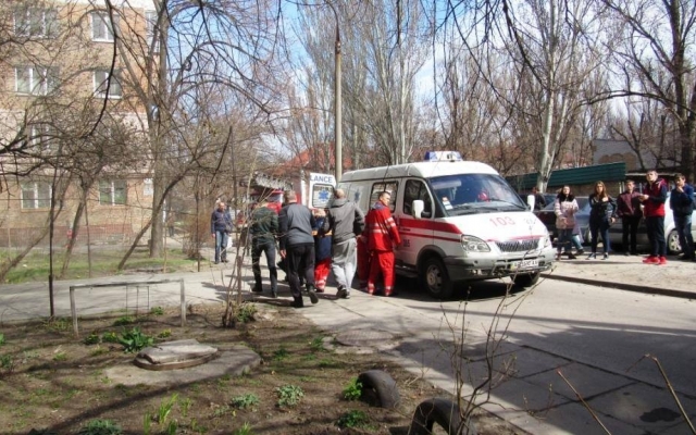 Спасатель, находясь не на службе, вынес запорожанку из задымленной квартиры на руках (ФОТО) Фото № 4 Спасатель, находясь не на службе, вынес запорожанку из задымленной квартиры на руках (ФОТО) Фото № 4