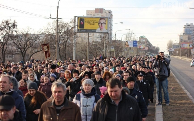 В центре Запорожья прошел массовый крестный ход Фото № 8 В центре Запорожья прошел массовый крестный ход Фото № 8