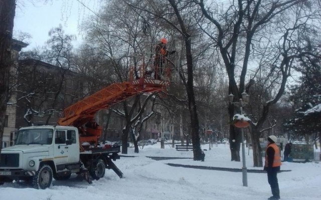 На площадь Маяковского пригнали несколько кранов (ФОТО) Фото № 3 На площадь Маяковского пригнали несколько кранов (ФОТО) Фото № 3
