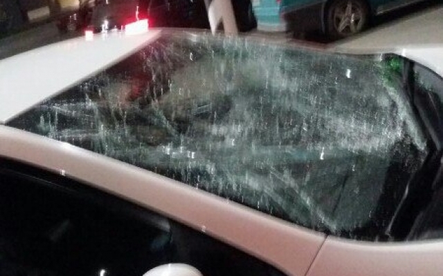 Появились фото и видео, как голый мужчина прыгал на автомобилях Фото № 3 Появились фото и видео, как голый мужчина прыгал на автомобилях Фото № 3