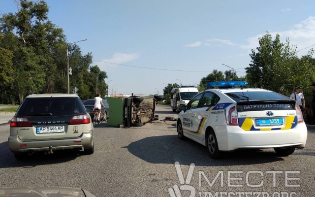 На Набережной ДТП: От удара На Набережной ДТП: От удара