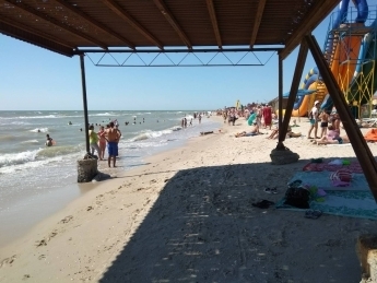 В Кирилловке море едва не унесло огромный навес (ФОТО) Фото № 1 В Кирилловке море едва не унесло огромный навес (ФОТО) Фото № 1