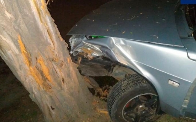 Автомобиль вдребезги: Запорожец врелался в дерево (ФОТО) Фото № 0 Автомобиль вдребезги: Запорожец врелался в дерево (ФОТО) Фото № 0