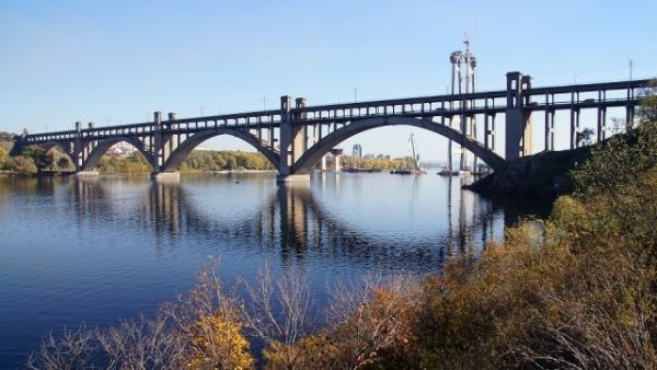 На мосту Преображенского мужчина собрался покончить с собой Фото № 0 На мосту Преображенского мужчина собрался покончить с собой Фото № 0