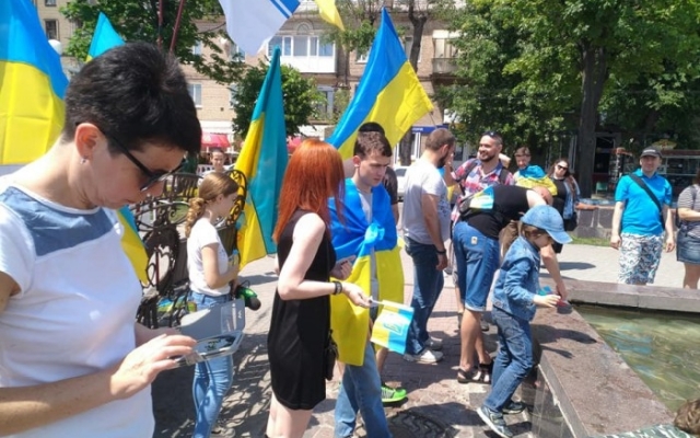 Запорожцы запустили кораблики в поддержку пленных украинских моряков (ФОТО) Фото № 0 Запорожцы запустили кораблики в поддержку пленных украинских моряков (ФОТО) Фото № 0
