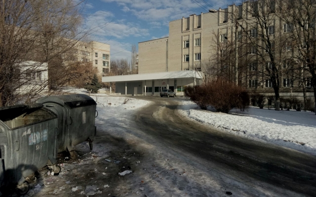 Штрафовать: запорожцы возмущаются антисанитарией возле детской больницы Фото № 2 Штрафовать: запорожцы возмущаются антисанитарией возле детской больницы Фото № 2
