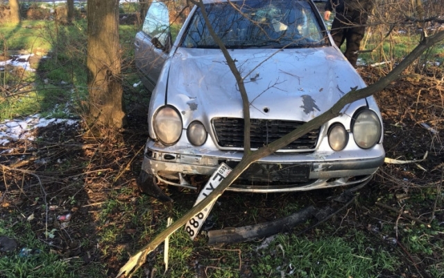 На Запорожье водитель Mercedes совершил ДТП и сбежал Фото № 2 На Запорожье водитель Mercedes совершил ДТП и сбежал Фото № 2