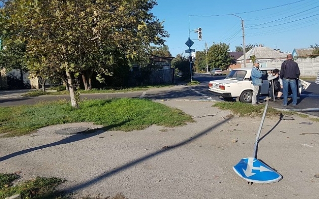 ДТП с пострадавшими: Автомобиль опрокинулся на крышу (ФОТО) Фото № 2 ДТП с пострадавшими: Автомобиль опрокинулся на крышу (ФОТО) Фото № 2